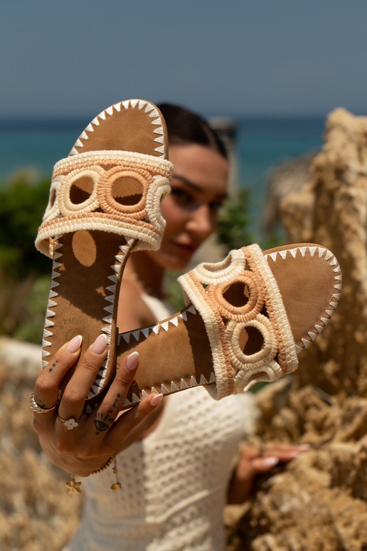 Gehäkelte Damen-Pantoletten mit...