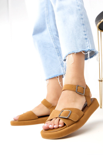 Braune Sandalen mit Schnalle am Riemen Mirkasa 2