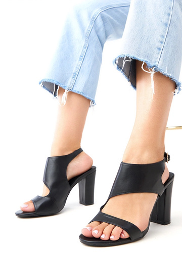 Schwarze Sandalen mit...