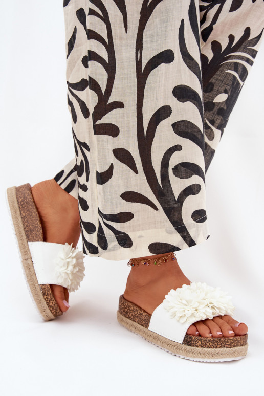 Damenhausschuhe mit einer Plattform Mit Dekorationeni mit floralen Motivenkami Zueiße Farbe Tessara Damenhausschuhe mit einer Plattform Mit Dekorationeni mit floralen Motivenkami Zueiße Farbe Tessara