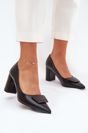 Schuhe mit Absätzen mit Ornamenten schZuarze Farbe Celira