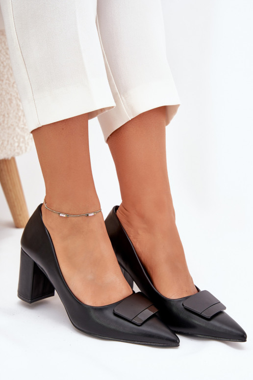 Schuhe mit Absätzen mit Ornamenten schZuarze Farbe Celira