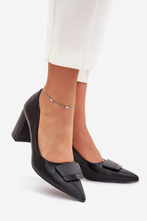 Schuhe mit Absätzen mit Ornamenten schZuarze Farbe Celira