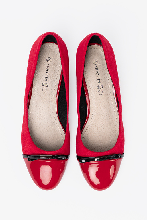 rote Farbe High Heels mit einer Schleife i lakieroZuanym noskiem