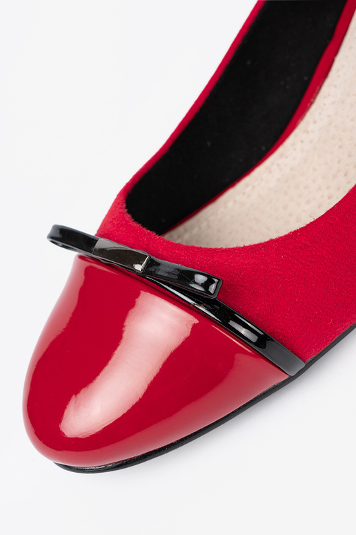 rote Farbe High Heels mit einer Schleife i lakieroZuanym noskiem