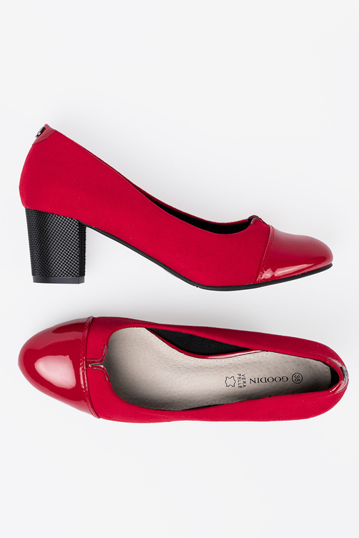 rote Farbe High Heels z lakieroZuanym noskiem rote Farbe High Heels z lakieroZuanym noskiem