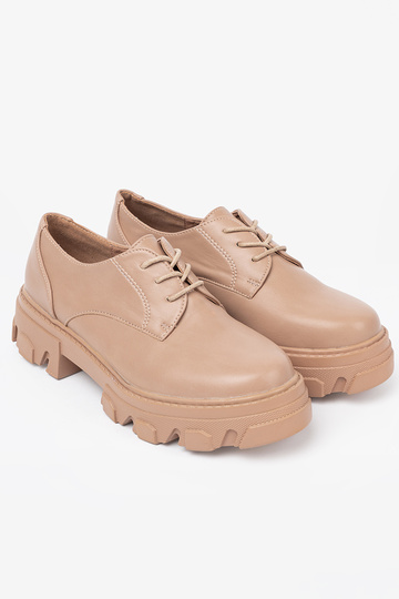 Beige gefesselt Halbschuhe mit einer Plattform