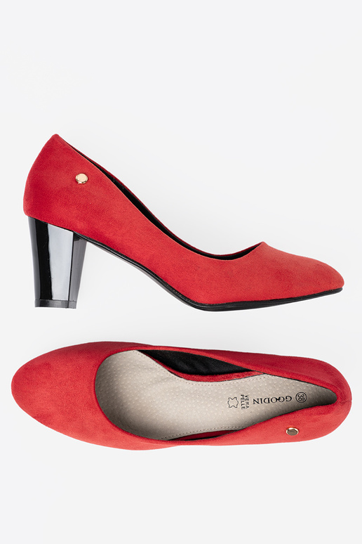 rote Farbe aus INildleder High Heels auf High Heels