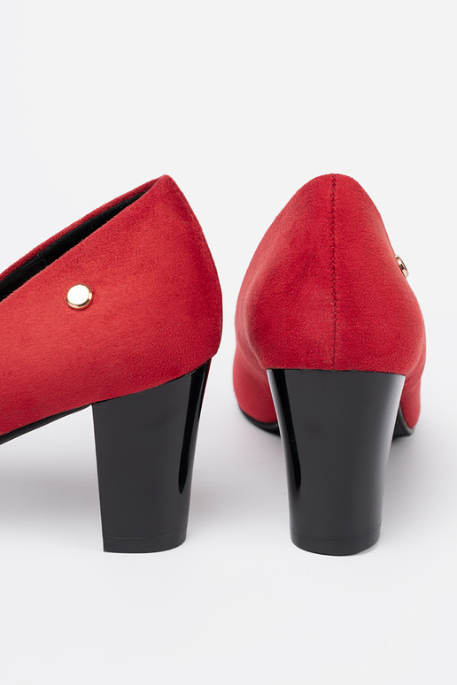 rote Farbe aus INildleder High Heels auf High Heels