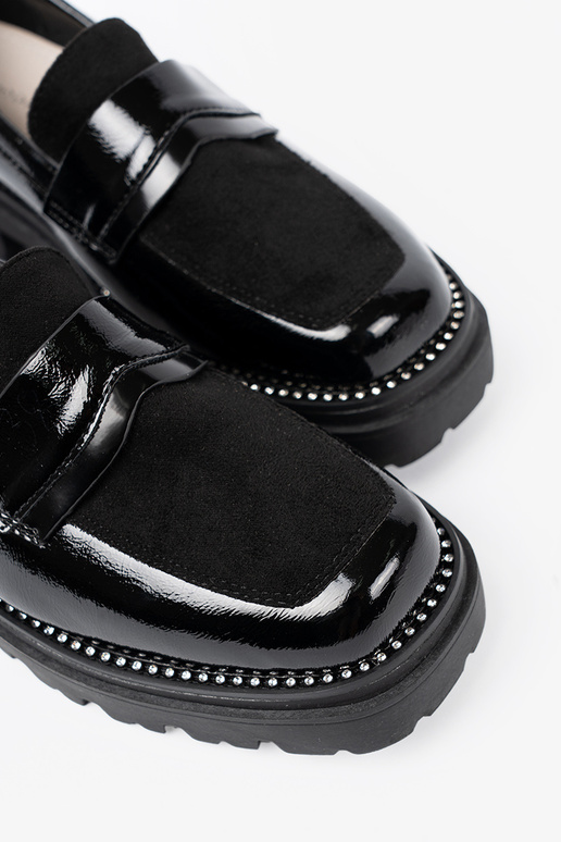mit Lackeffekt Mokassins mit Nieten