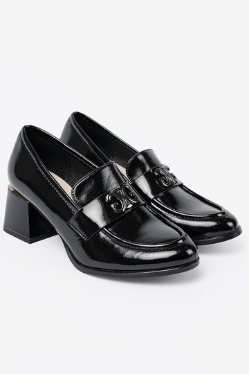 mit Lackeffekt Halbschuhe ze Silberm zdobieniem