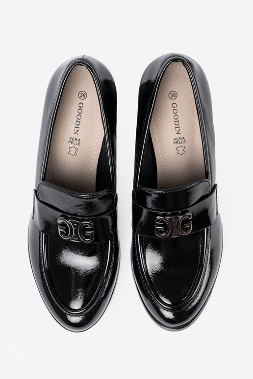 mit Lackeffekt Halbschuhe ze Silberm zdobieniem