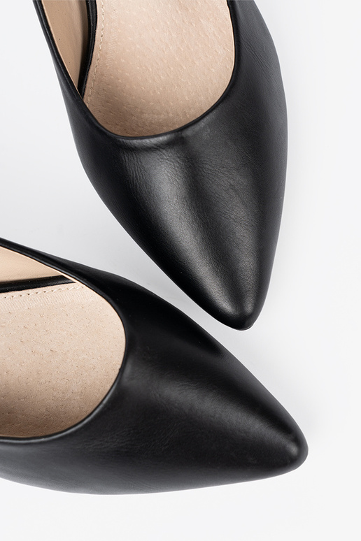 schZuarze Farbe High Heels na efektoZunym słupku