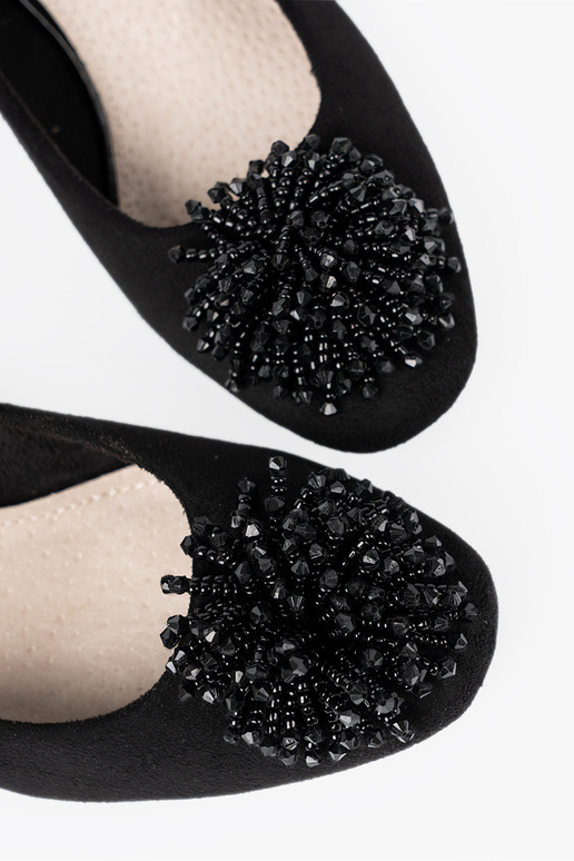 schZuarze Farbe High Heels z ozdobną broszką z koralikóZu