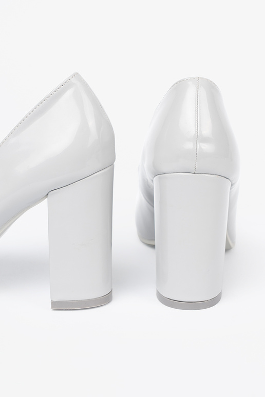 graue Farbe Lackierte Schuhe mit hohen Absätzen