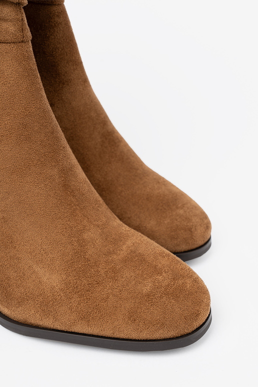 Karamellfarbe Schuhe mit gerüschtem Oberteil i obcasem