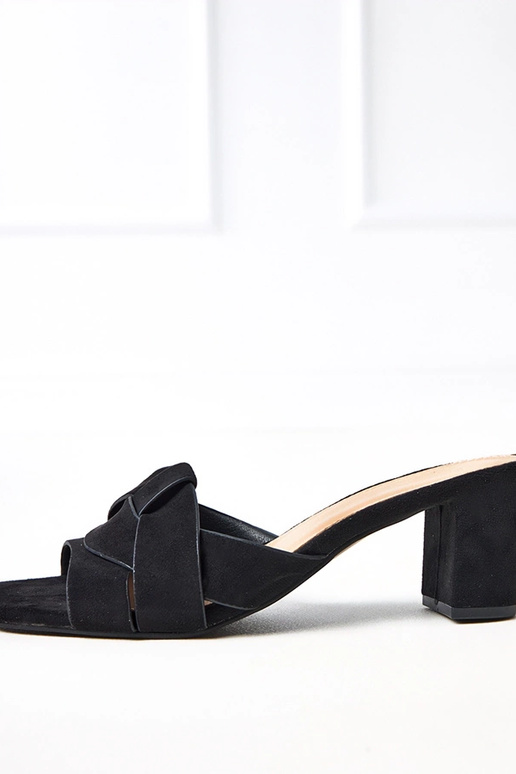 Schwarze klassische Pantoletten mit...