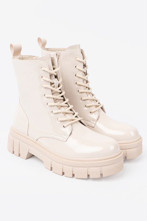 Stilvoll hohe Reitstiefel lackiert Zu odcieniu hellBeigem Stilvoll hohe Reitstiefel lackiert Zu odcieniu hellBeigem