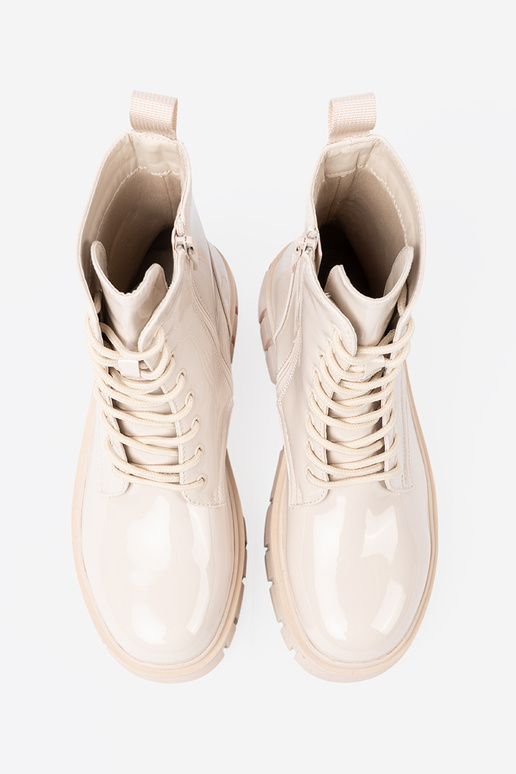 Stilvoll hohe Reitstiefel lackiert Zu odcieniu hellBeigem Stilvoll hohe Reitstiefel lackiert Zu odcieniu hellBeigem