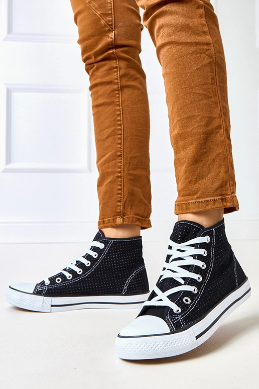 Schwarze hohe Sneakers mit Lochmuster...