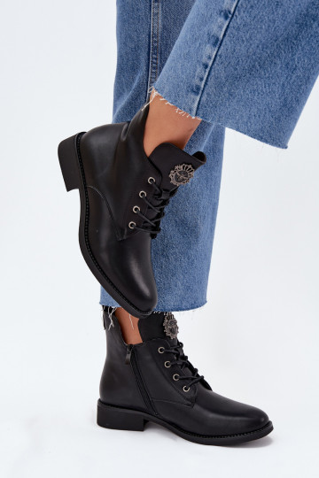 Damen flache Stiefel mit breiten Absätzen und dekorativen Details, gefüttert, schwarz Cylira 2
