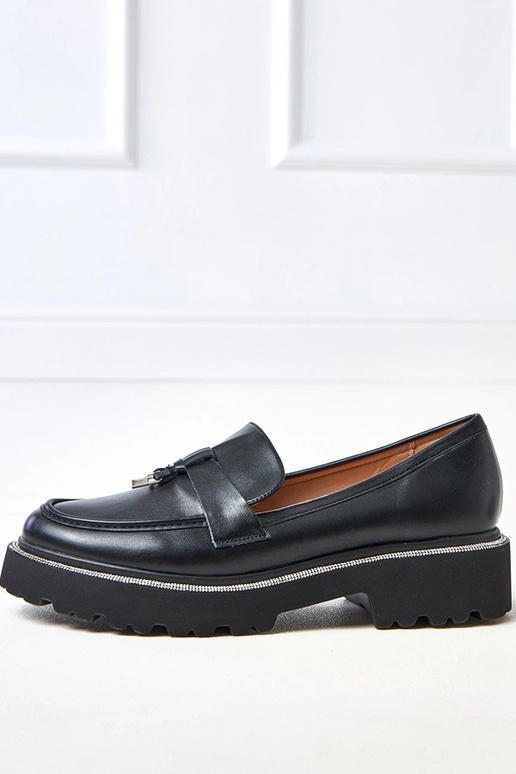 Schwarze Mokassins mit Verzierung und...