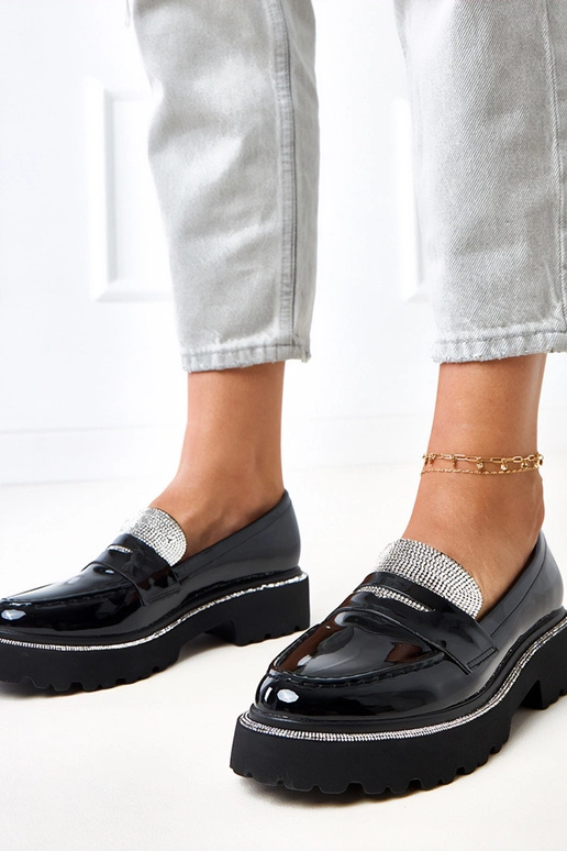 Schwarze Lackmokassins verziert mit...