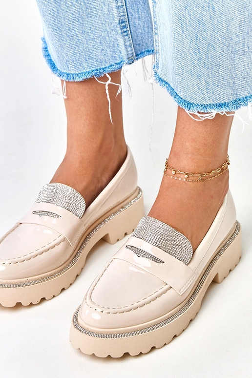 Beige Lackmokassins verziert mit...