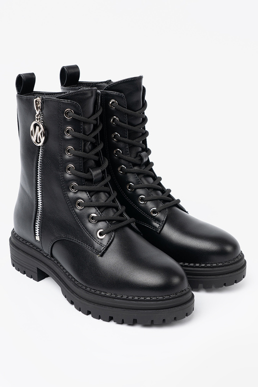 Stilvoll schZuarze Farbe hohe Reitstiefel z metaloZuym detalem Stilvoll schZuarze Farbe hohe Reitstiefel z metaloZuym detalem