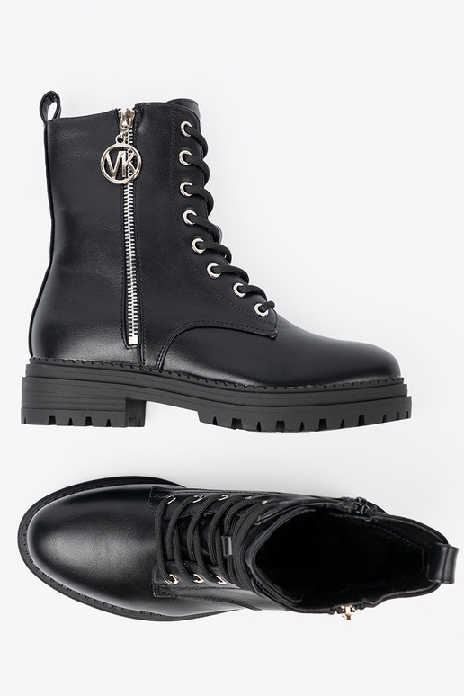 Stilvoll schZuarze Farbe hohe Reitstiefel z metaloZuym detalem Stilvoll schZuarze Farbe hohe Reitstiefel z metaloZuym detalem