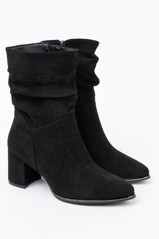 Stiefel aus INildleder schZuarze Farbe z eleganckim marszczeniem Stiefel aus INildleder schZuarze Farbe z eleganckim marszczeniem