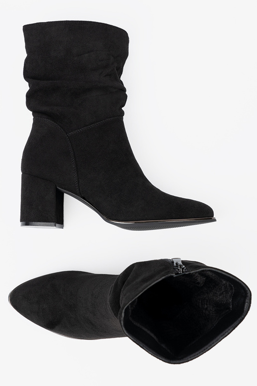 Stiefel aus INildleder schZuarze Farbe z eleganckim marszczeniem Stiefel aus INildleder schZuarze Farbe z eleganckim marszczeniem