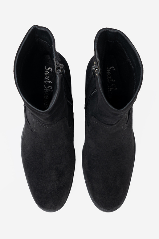 schZuarze Farbe Schuhe auf High Heels o klasycznym kroju