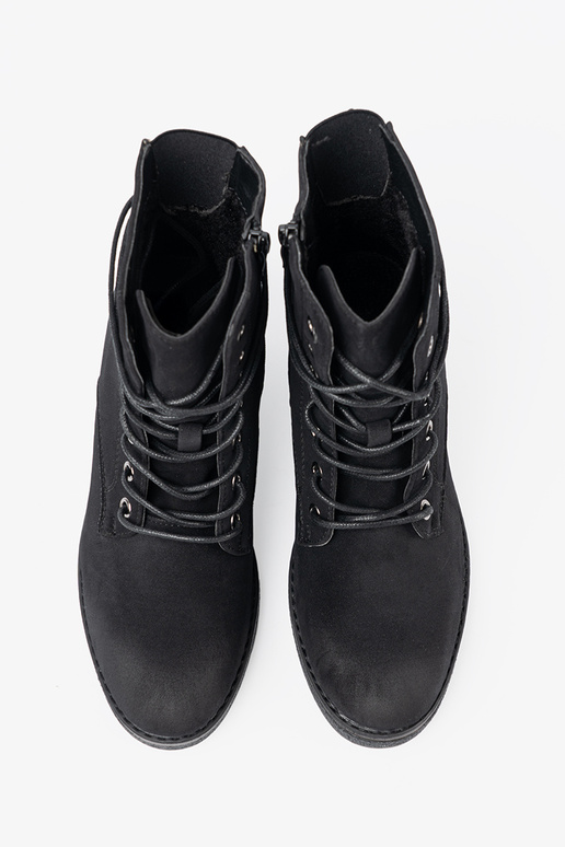 schZuarze Farbe Schuhe geschnürt auf niedrigem Absatz