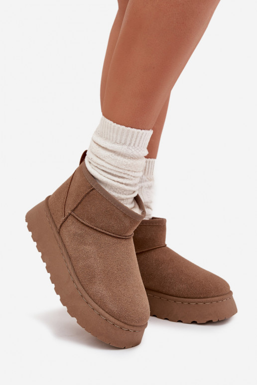 Schwarz-weiße Sportschuhe mit glänzenden silbernen Details