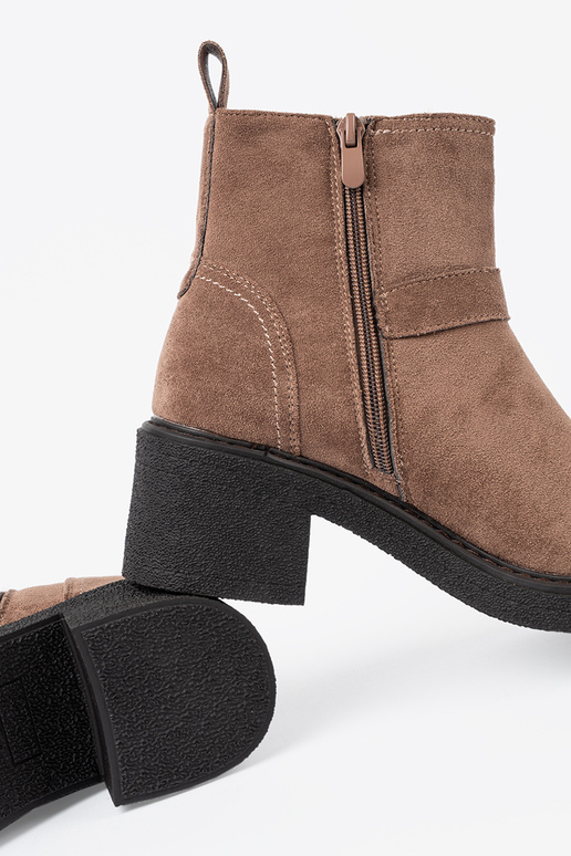 Stilvoll Beige Schuhe auf einem stabilen Absatz