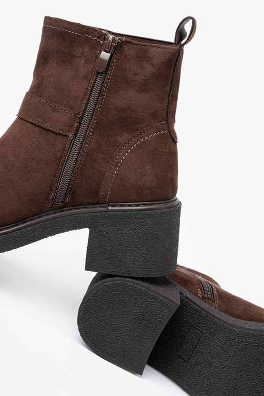 Stilvoll braune Farbe Schuhe auf einem stabilen Absatz