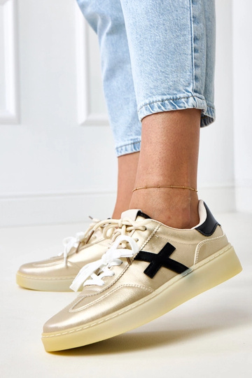 Goldene Sneakers auf Plattform mit schwarzem Einsatz Eriksen 2