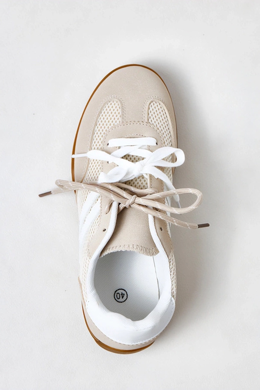 Sandfarbene Volleyball-Sneaker im... Sandfarbene Volleyball-Sneaker im...