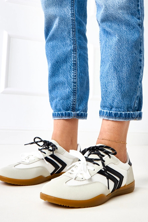 Weiße Volleyball-Sneaker im... Weiße Volleyball-Sneaker im...