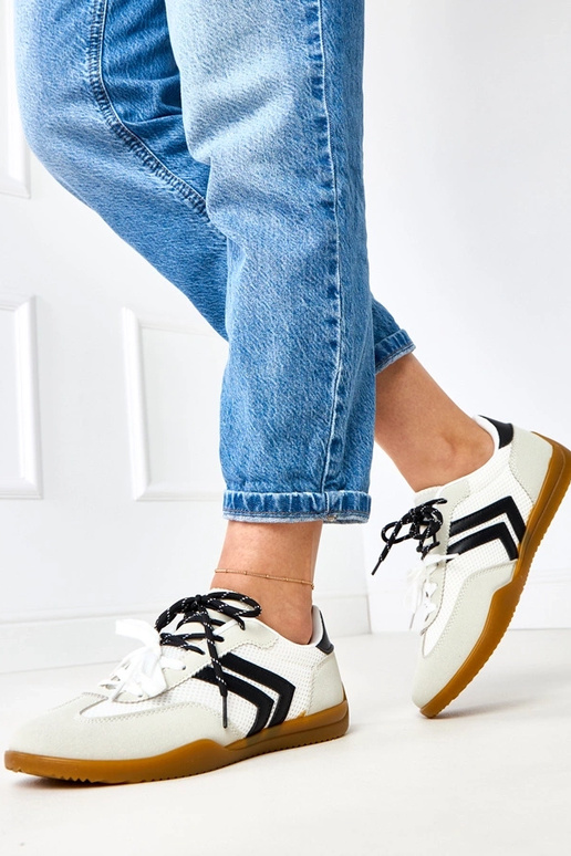 Weiße Volleyball-Sneaker im... Weiße Volleyball-Sneaker im...