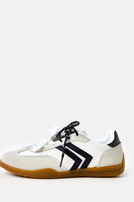 Weiße Volleyball-Sneaker im... Weiße Volleyball-Sneaker im...