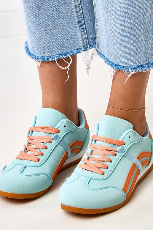 Blaue Sneakers mit orangefarbenem... Blaue Sneakers mit orangefarbenem...