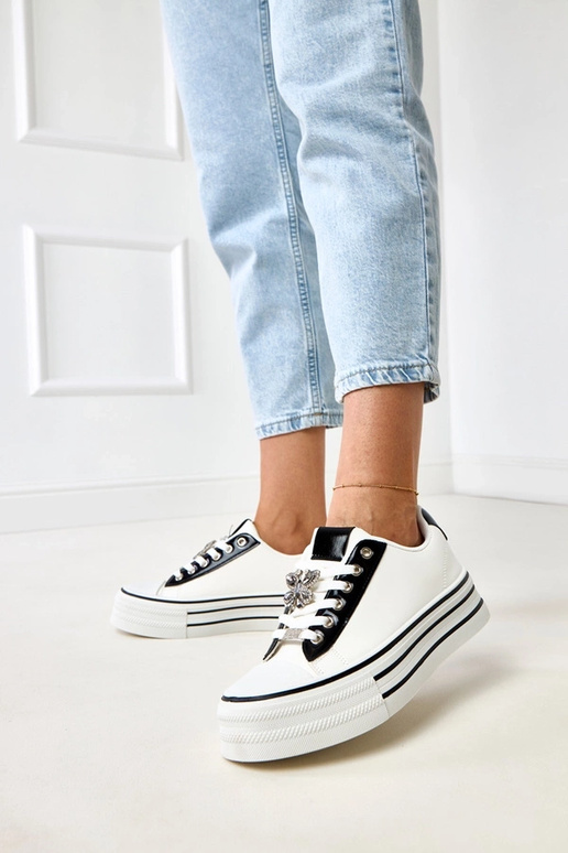 Weiße Sneakers mit Plattform,... Weiße Sneakers mit Plattform,...