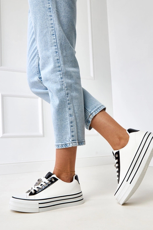 Weiße Sneakers mit Plattform,... Weiße Sneakers mit Plattform,...