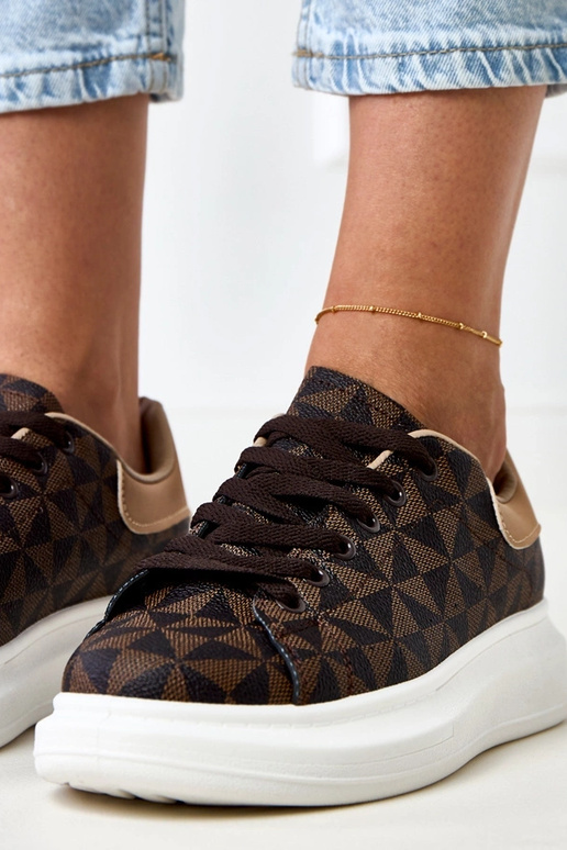 Braune Sneaker mit Plateausohle und... Braune Sneaker mit Plateausohle und...