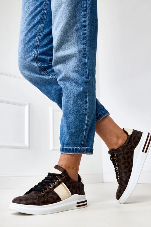 Braune Sneaker mit Plateausohle und... Braune Sneaker mit Plateausohle und...