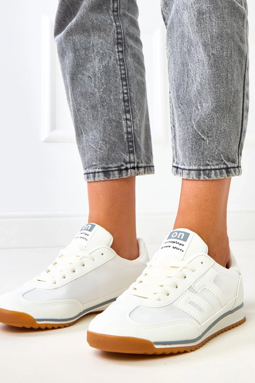 Weiße Sportschuhe mit grauen...