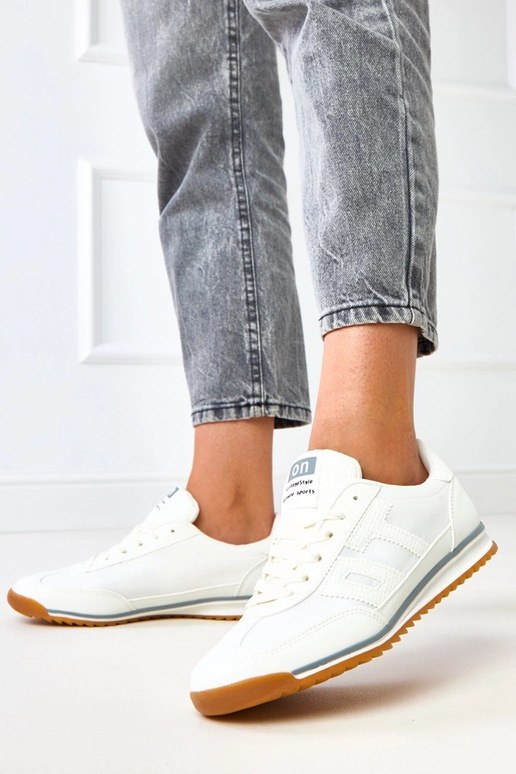 Weiße Sportschuhe mit grauen...