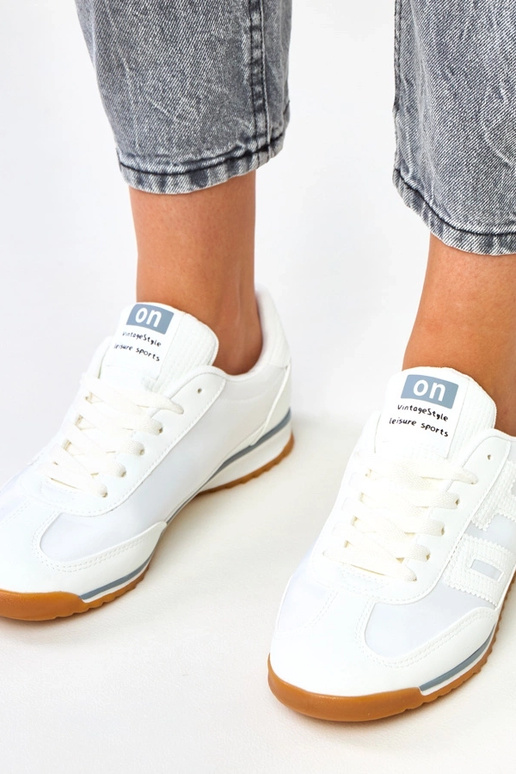 Weiße Sportschuhe mit grauen...